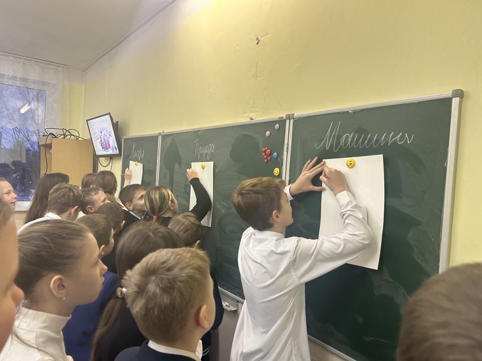 В 5Д классе прошел Разговор о важном на тему «День студента»..