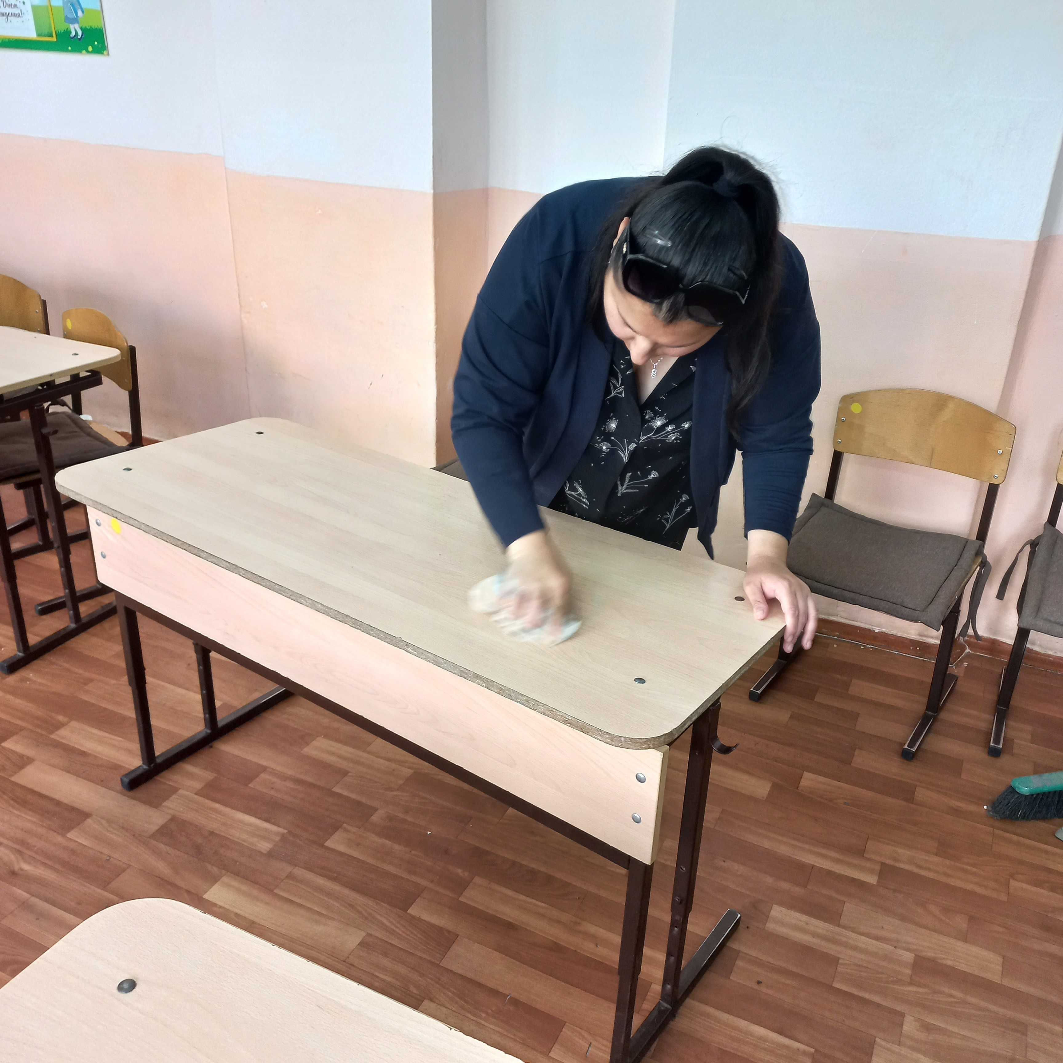 Родители 1 класса Е провели субботник.