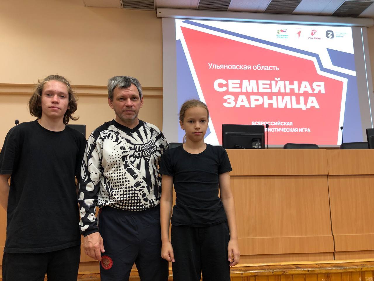 Наша активная семья Сапожниковых завоевала второе место!!!.