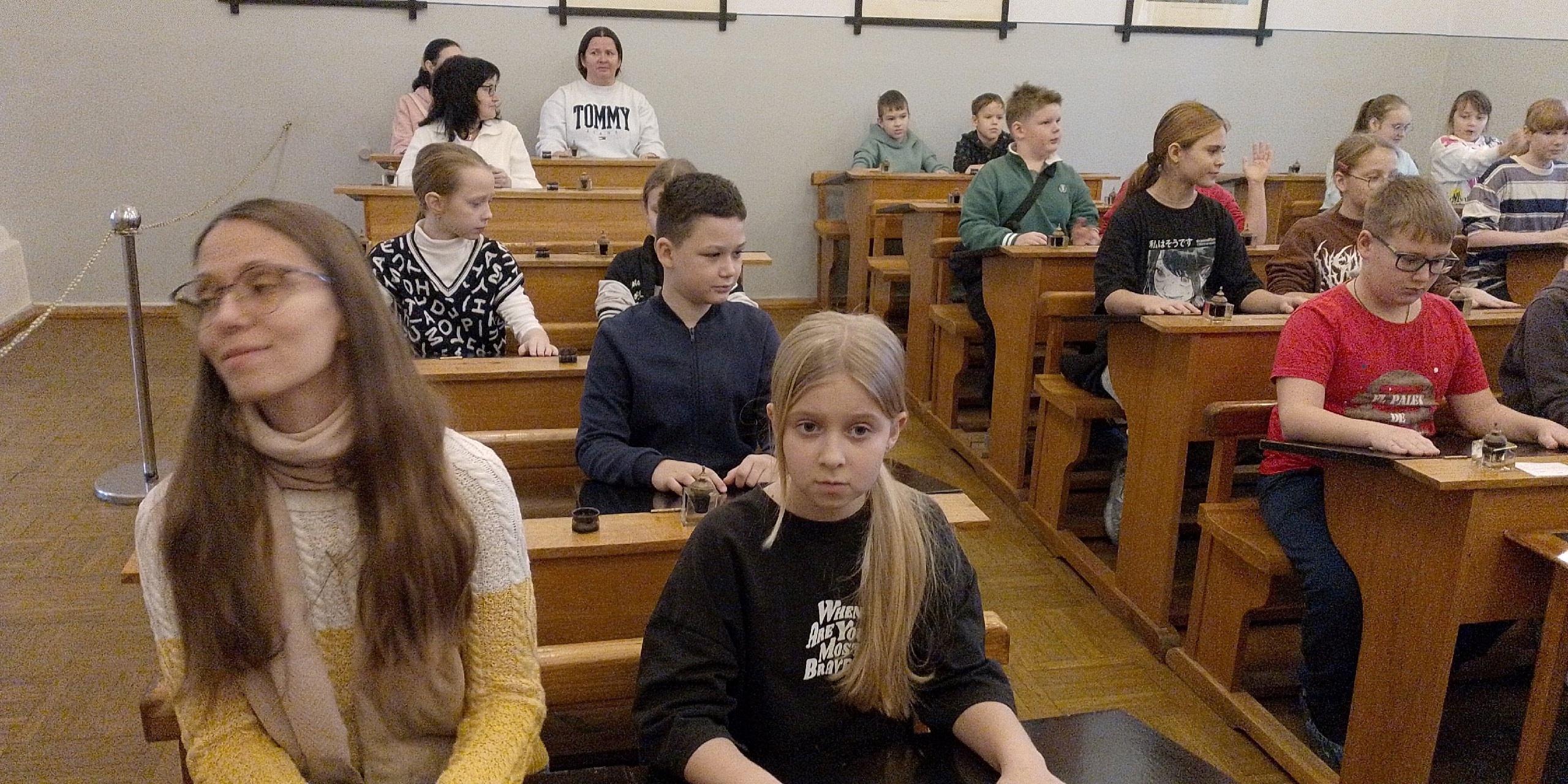 Учащиеся 4 Б класса с классным руководителем и родителями посетили Симбирскую классическую гимназию.