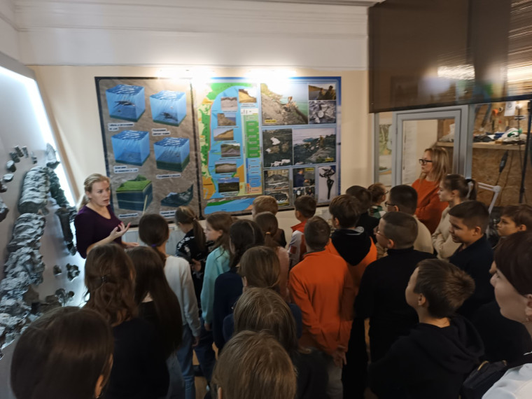 Учащиеся 5А, 5Б,5Г классов 13 октября посетили «Ундоровский палеонтологический музей»..