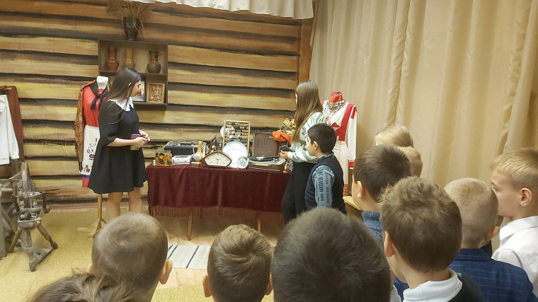 07.11.22  2г класс посетил краеведческий музей школы..